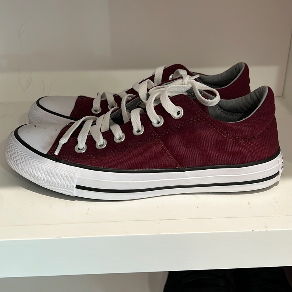 Burgundy all star converse size 7 women’s lace up white shoes